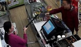 刑警爆料抢劫视频,抢劫现场视频还原惊心动魄瞬间